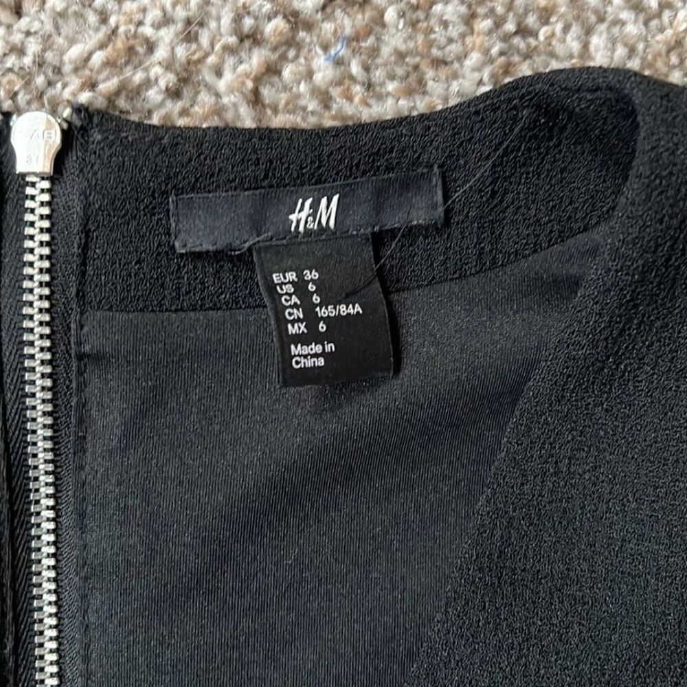 Black dress with silver zipper - Picture 3 of 4